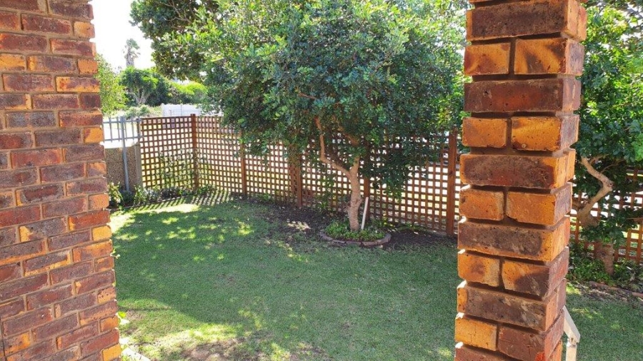 To Let 3 Bedroom Property for Rent in Wavecrest Eastern Cape